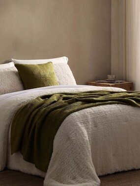 NWOT Sunday Citizen Faux Fur Comforter King/Cal King White/Ivory $480 Retail